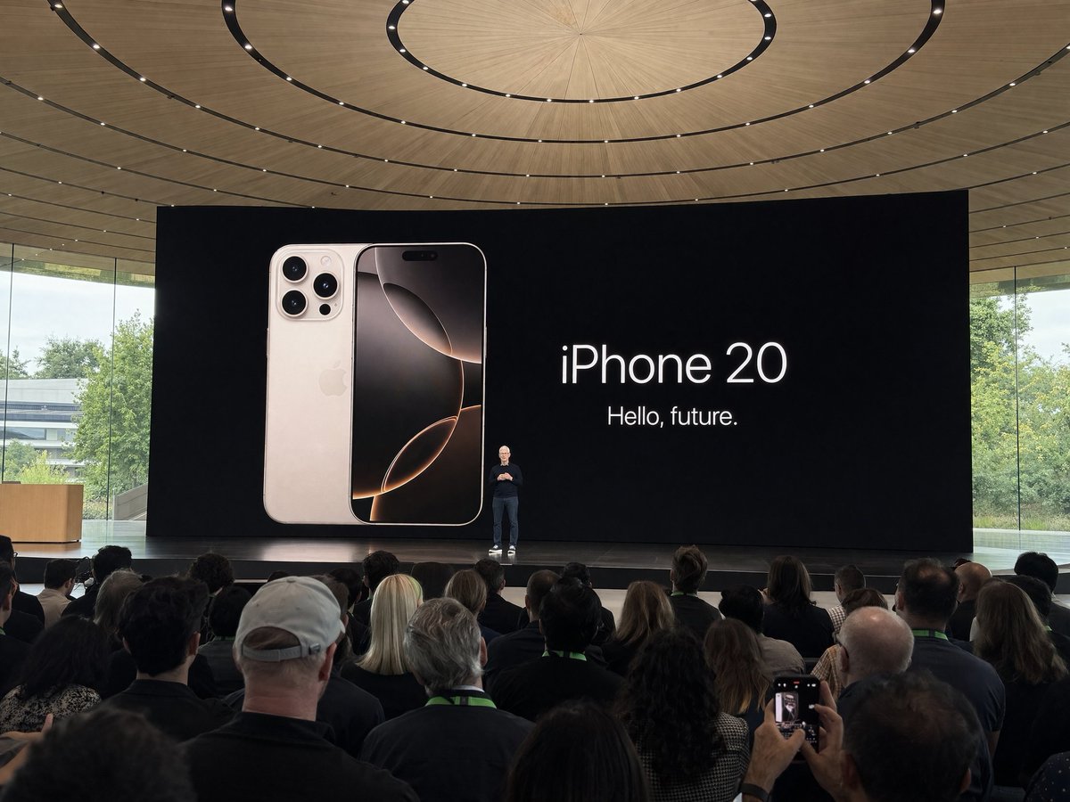 [中文] 在Apple Park iPhone 20主题演讲期间拍摄的业余iPhone照片，蒂姆·库克在舞台上演讲。从远处的观众人群中拍摄 [English]… — AI-generated image by @patrickassale using GPT Image 2