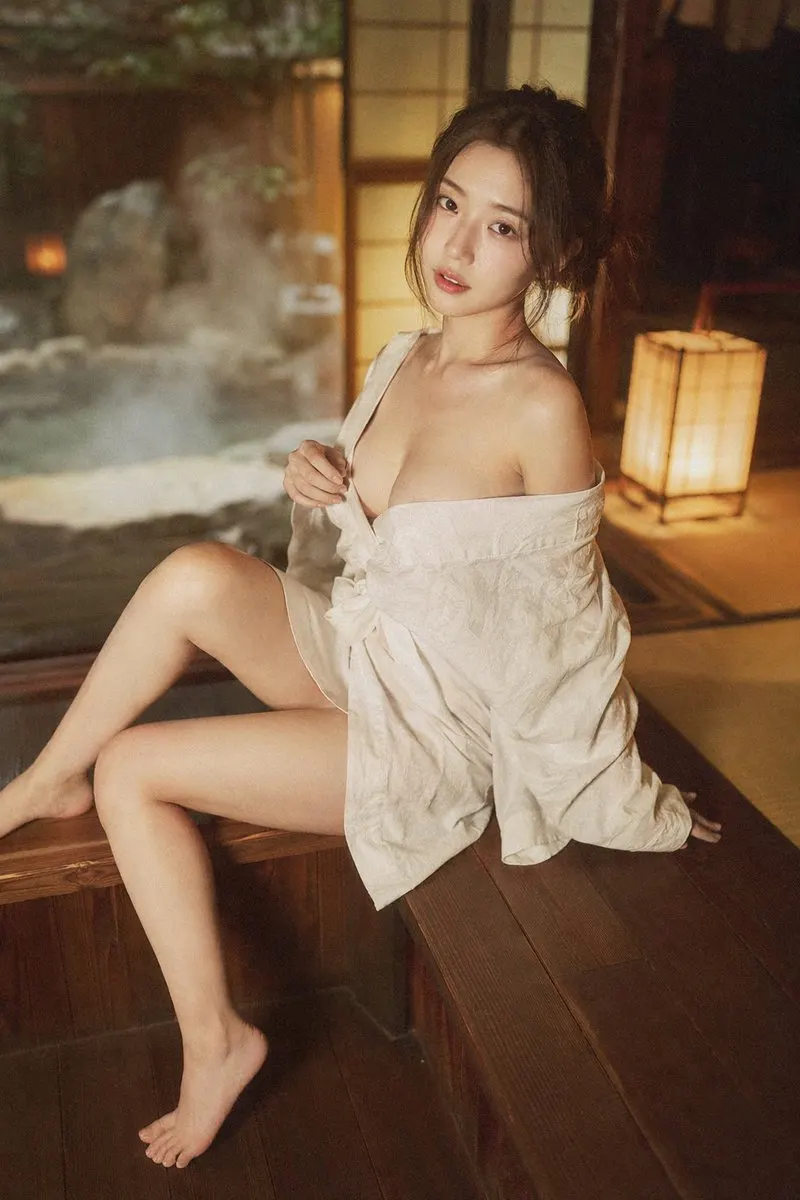 35mm film photography, warm vintage Japanese onsen ryokan aesthetic, soft… — GPT Image 2 prompt by @BubbleBrain