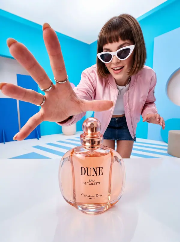 A high-fashion perfume advertisement shot in a vibrant, retro-futuristic studio… — GPT Image 2 prompt by @meng_dagg695