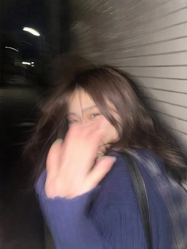 GPT Image 2 { "prompt": "Ultra-realistic candid smartphone photo, 3:4 vertical.… — GPT Image 2 prompt by @doctorwasif