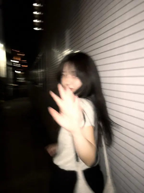 Ultra-realistic candid smartphone photo, 3:4 vertical. Original… — Nano Banana 2 prompt by @Aqsahere_