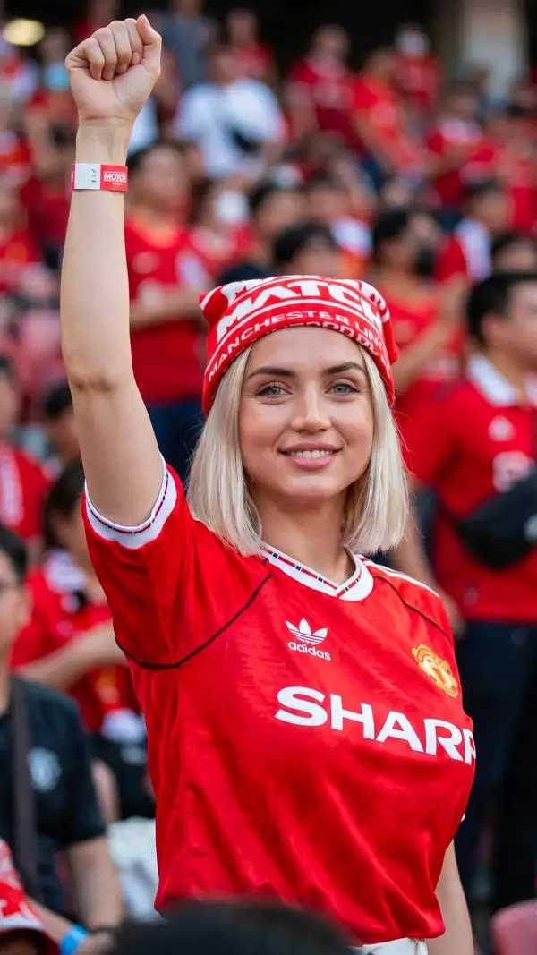 Ultra-realistic sports lifestyle editorial portrait of a stunning female… — GPT Image 2 prompt by @ChillaiKalan__