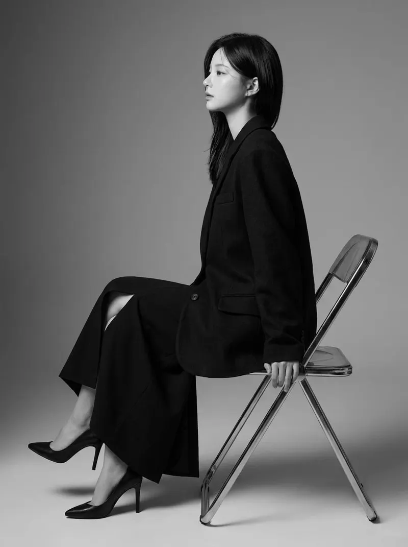 Create a highly realistic 8K professional black-and-white fashion editorial… — GPT Image 2 prompt by @Ciri_ai