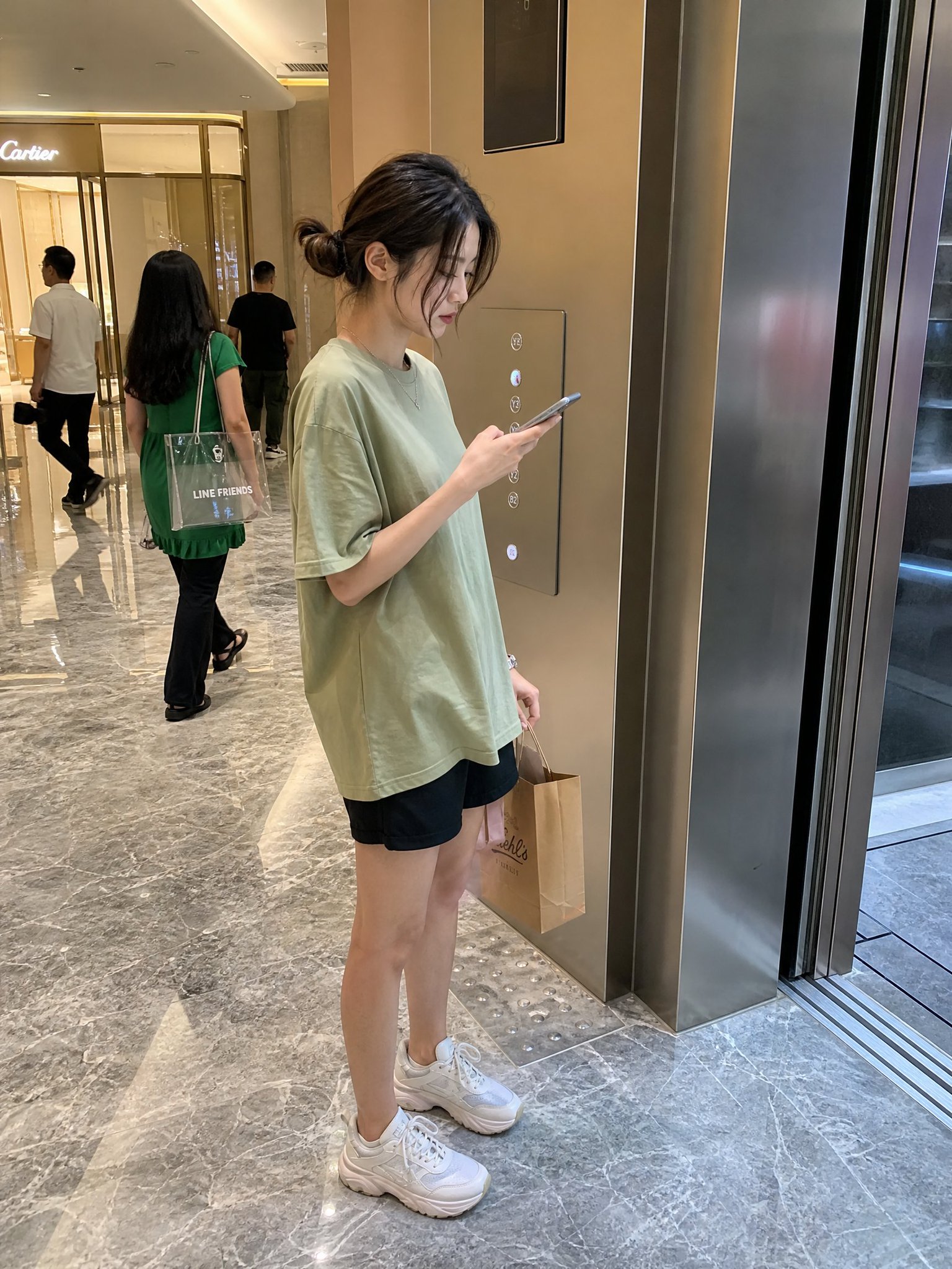 Aspect Ratio 4:5 A naturally observed everyday moment inside a luxury shopping… — GPT Image 2 prompt by @Mind_Boticni