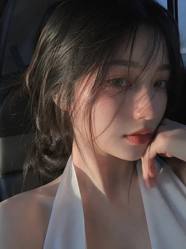 Ultra-realistic smartphone portrait, looks genuinely captured with a mobile… — GPT Image 2 prompt by @saniaspeaks_