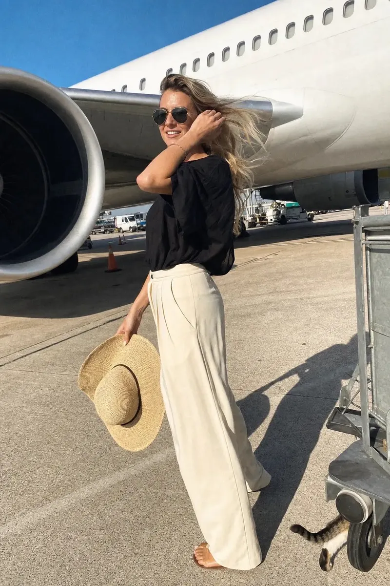 A spontaneous airport tarmac photo taken during a sunny afternoon, looks like… — GPT Image 2 prompt by @Naiknelofar788