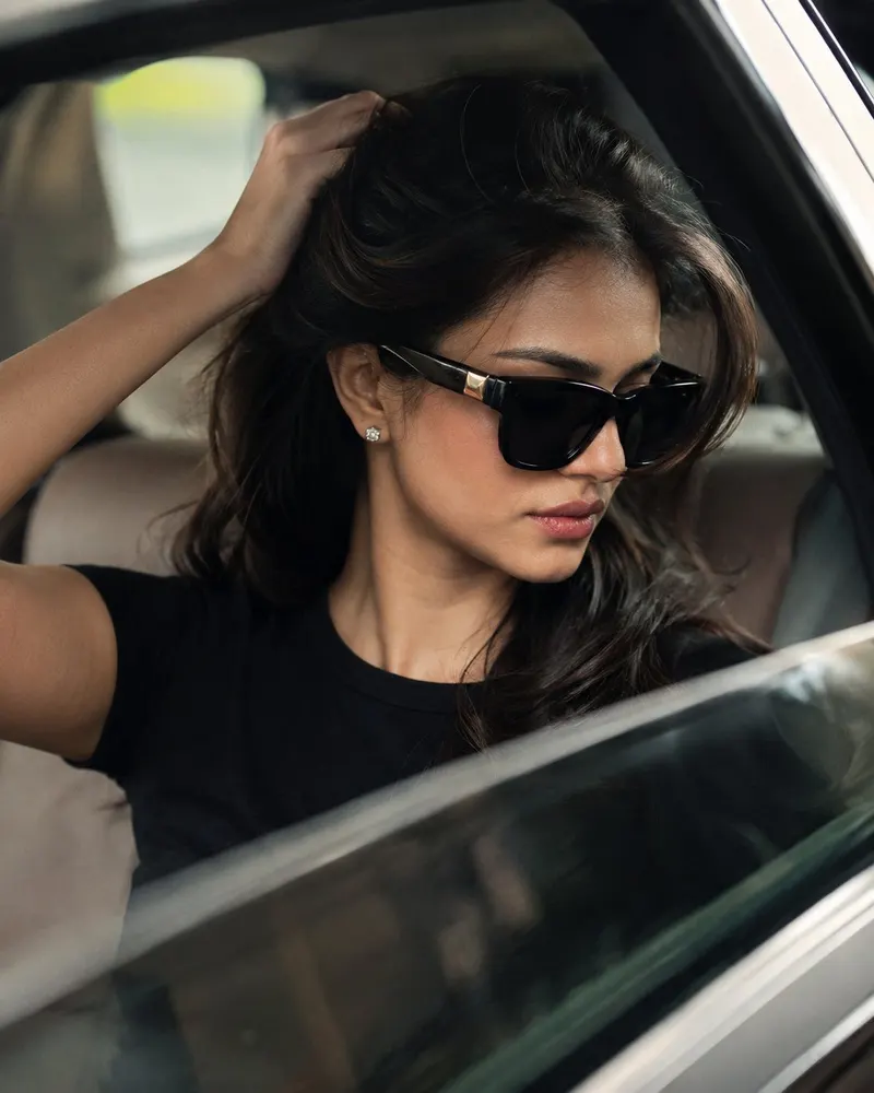 Ultra-realistic luxury fashion editorial portrait of a strikingly beautiful… — GPT Image 2 prompt by @john_my07