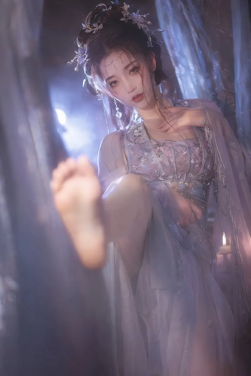 Photorealistic Chinese costume fashion portrait, dreamy soft-focus 1990s… — AI Model prompt by @BubbleBrain