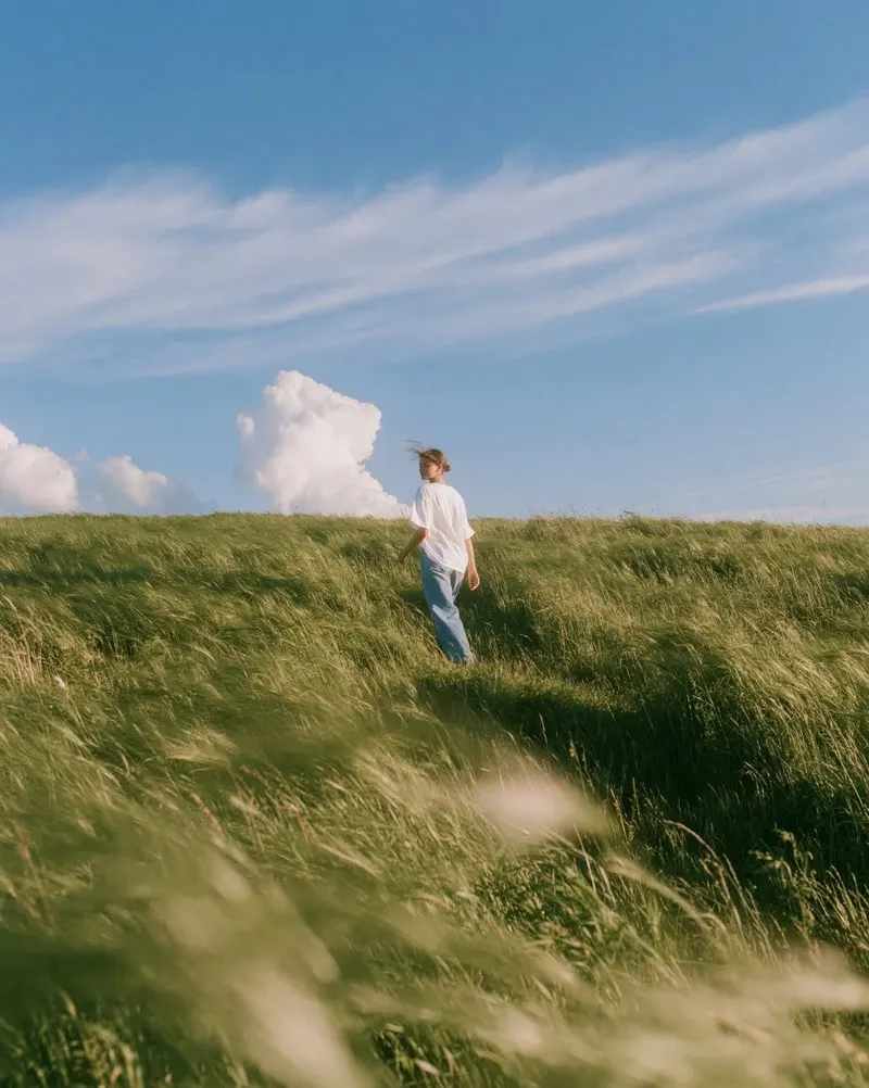 Cinematic summer environmental portrait, vertical composition. Clear blue sky… — GPT Image 2 prompt by @Naiknelofar788